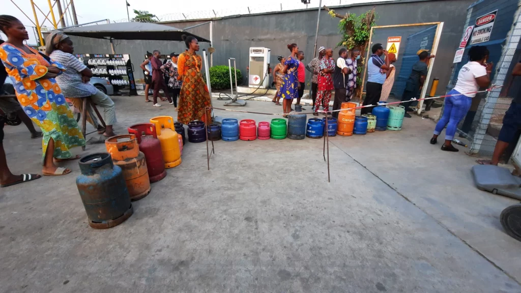 Nigerians buying cooking gas