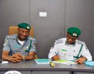 Olomu-hand-over-1