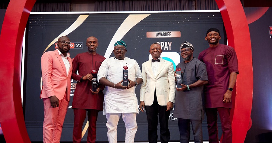 Opay-team-with-the-award