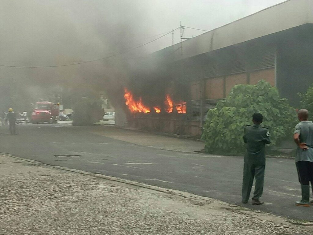 Rivers-state-government-secreratariat-on-fire