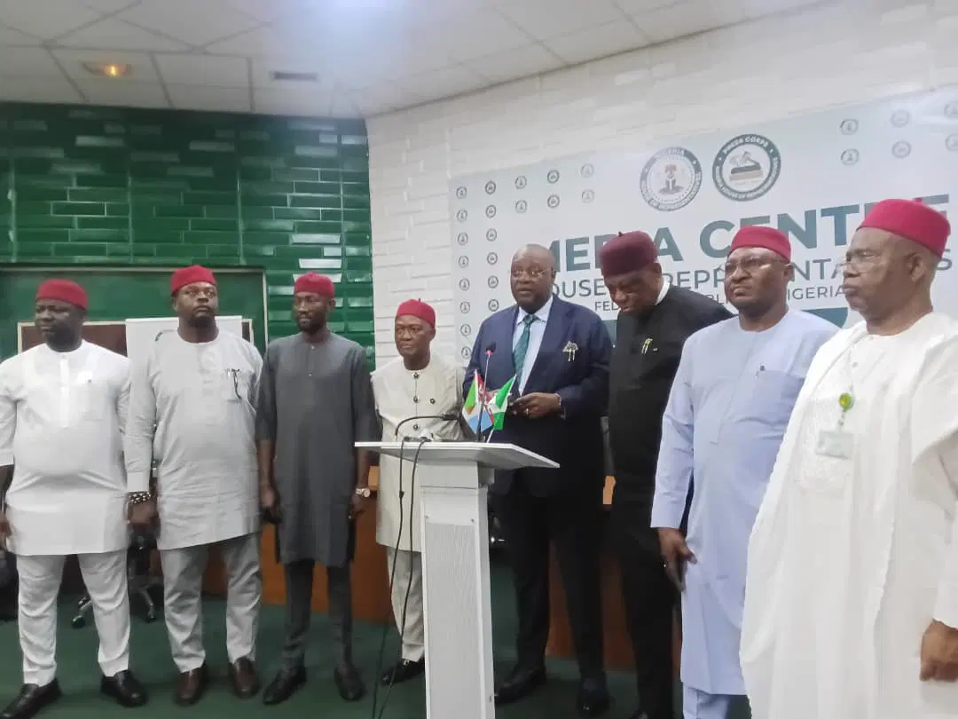 6 Reps dump opposition for APC