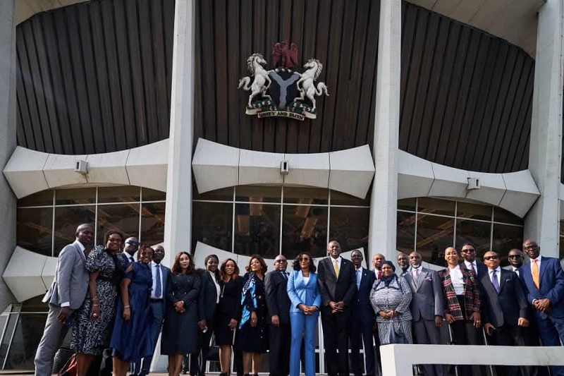 •-CBN-team-and-members-of-the-Bankers-Committee-during-a-visit-to-the-National-Arts-Theatre-in-Lagos-recently