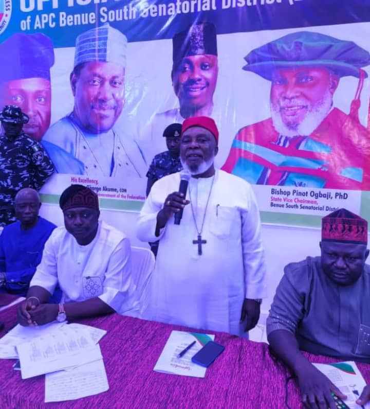 APC Benue South Zonal Chairman Bishop Pinot Ogbaji speaking at the event