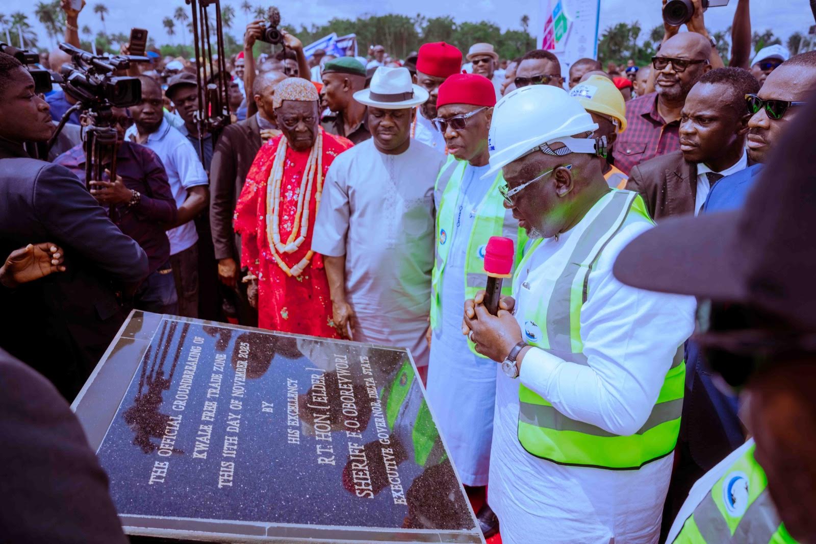 Governor Sheriff Oborevwori performing the groundbreaking, on Tuesday at Kwale