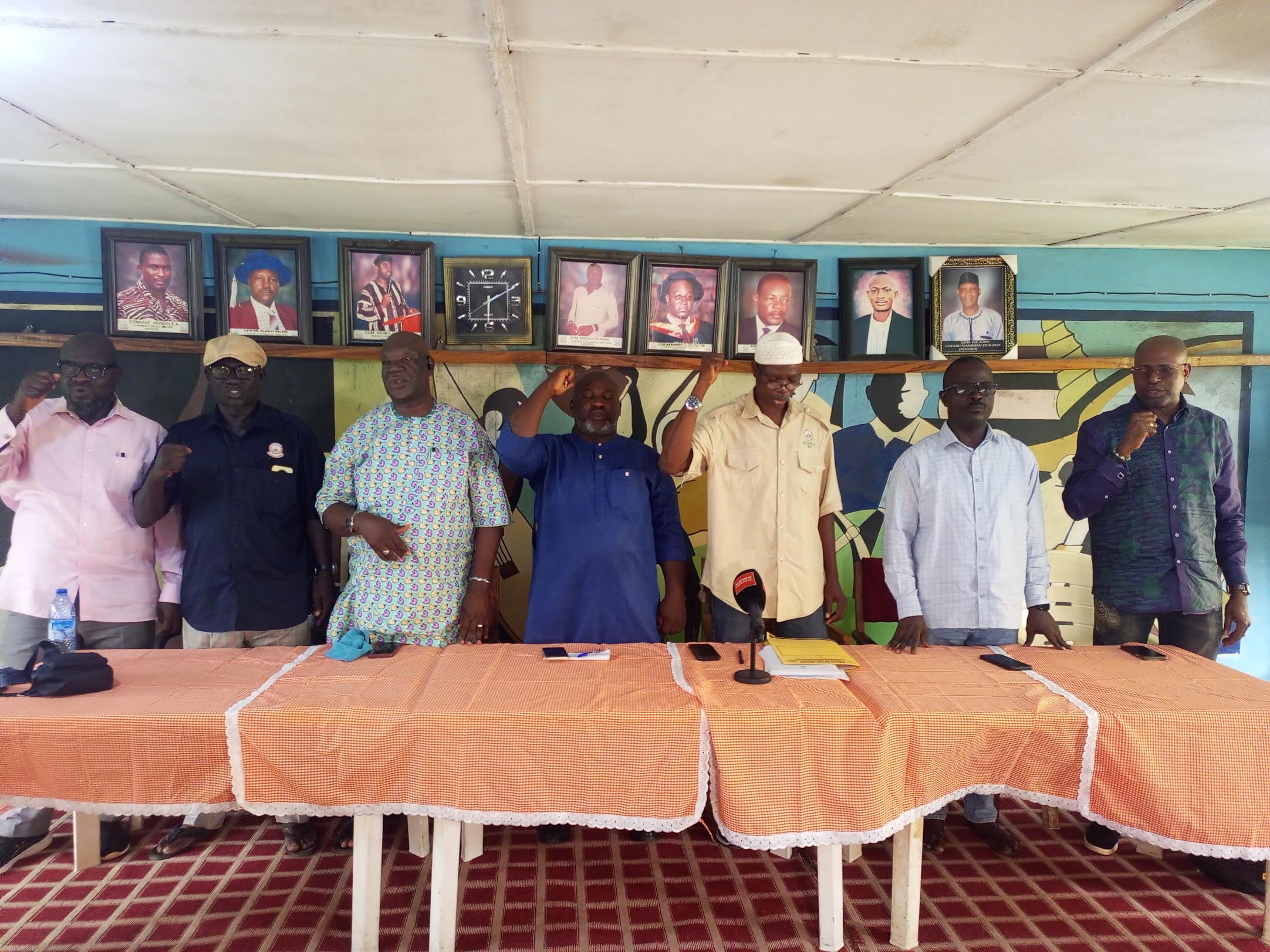 Professor Nassir (3rd right) flanked by branch chairmen