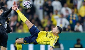 Ronaldo scores overhead kick