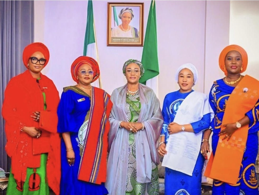 L-R: Wife of the Chief of Army Staff, Sefiyah Shuaibu, Wife of the Inspector General of Police, Elizabeth Egbetokun, First Lady of Nigeria Oluremi Tinubu (m), Wife of the Chief of Naval Staff, Aisha Abass and Wife of the Chief of Air Staff, Ngozi Aneke during their courtesy visit on Tuesday 18th November, 2025