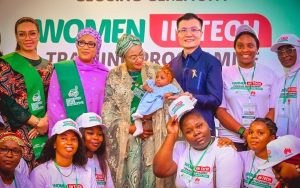 First Lady of Nigeria, Oluremi Tinubu(m) flanked on the left by the Wife of the Vice President of Nigeria, Nana Shettima, Wife of the Imo State Governor, Chioma Uzodimma, Wife of the Kwara State Governor, Olufolake Abdulrazaq and beneficiaries and on the right by the MD Huawei Nigeria, Chris Lou and other participants at the closing ceremony of the RHI/ HUAWEI Women in Tech Training Programme held at the State House Abuja on Thursday 6th November 2025