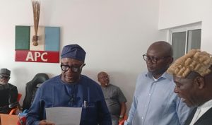 Ntufam Ekum Ojoju, the new acting chairman of the Cross River State APC taking his oath of office