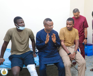 Air Marshal Sunday Aneke visited the two pilots who survived the Nigerian Air Force Alpha Jet crash