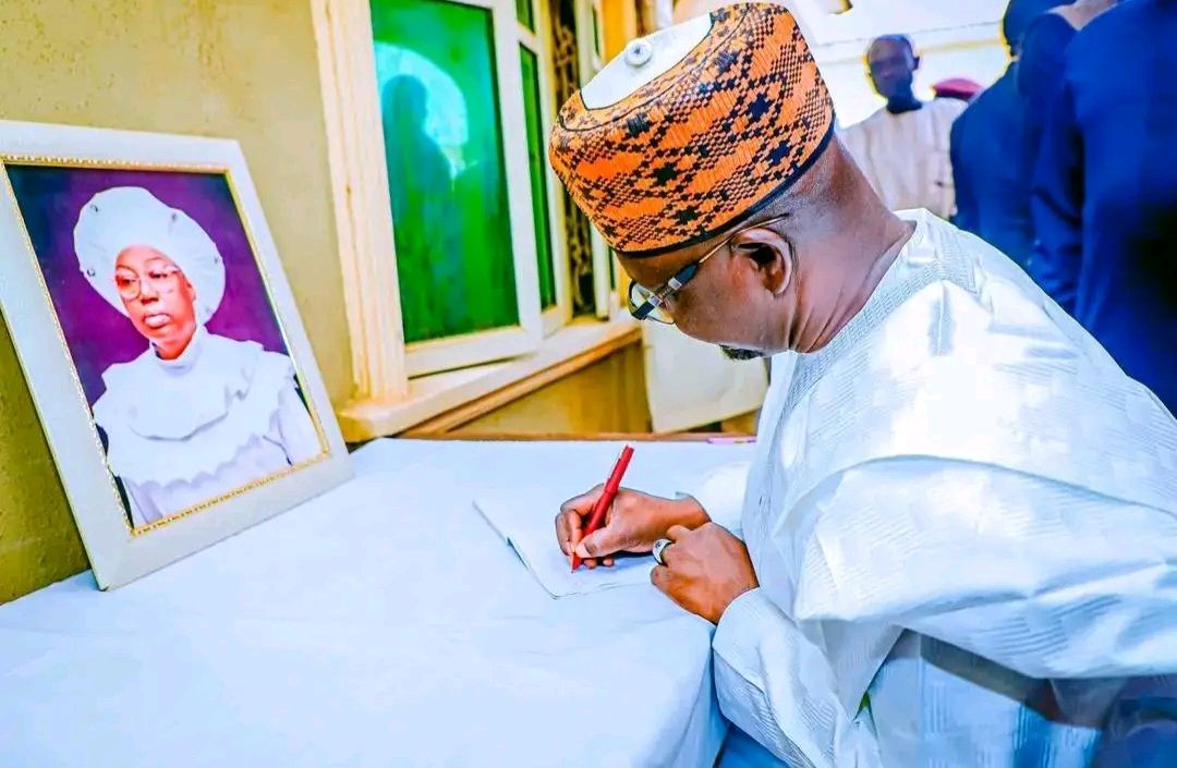 Nasarawa Governor Abdullahi Sule paying condolence visit to Elder Anthony Sani, over the passing of his wife, Mary Folashade, on Monday, November 24, 2025