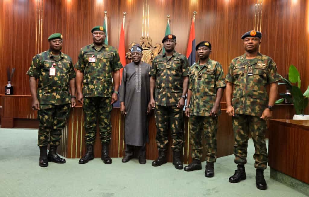Tinubu demands efficiency from service chiefs