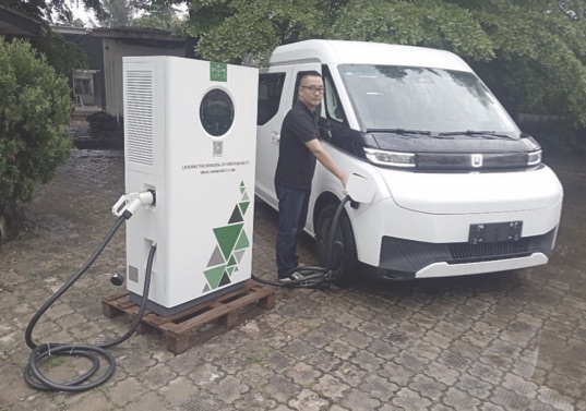 Mr. Marc Shao demonstrates how to charge a Cawin Mobility EV