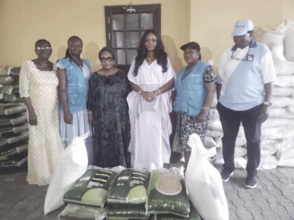 Mrs Elumelu with representatives of the orphanages