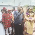 National Leader of Non-indigenes in Rivers State, Chukwuemeka Onowu, addressing members of the group during Wike’s hosting of non-indigenes in Port Harcourt.