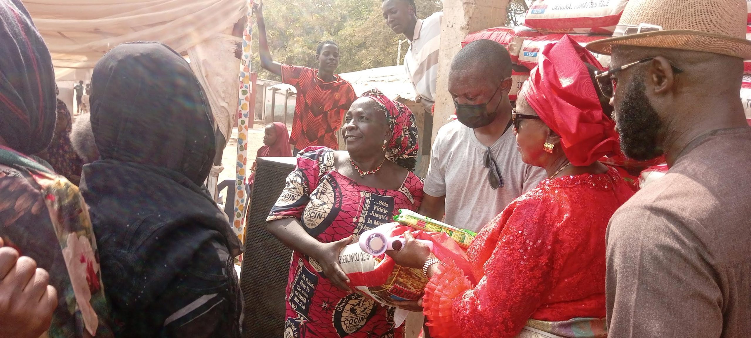 Sen. Banigo hands over Food items to the IDPs