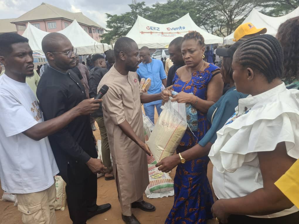 Yuletide: Pro-Tinubu group distributes food items to 5,000 in Imo