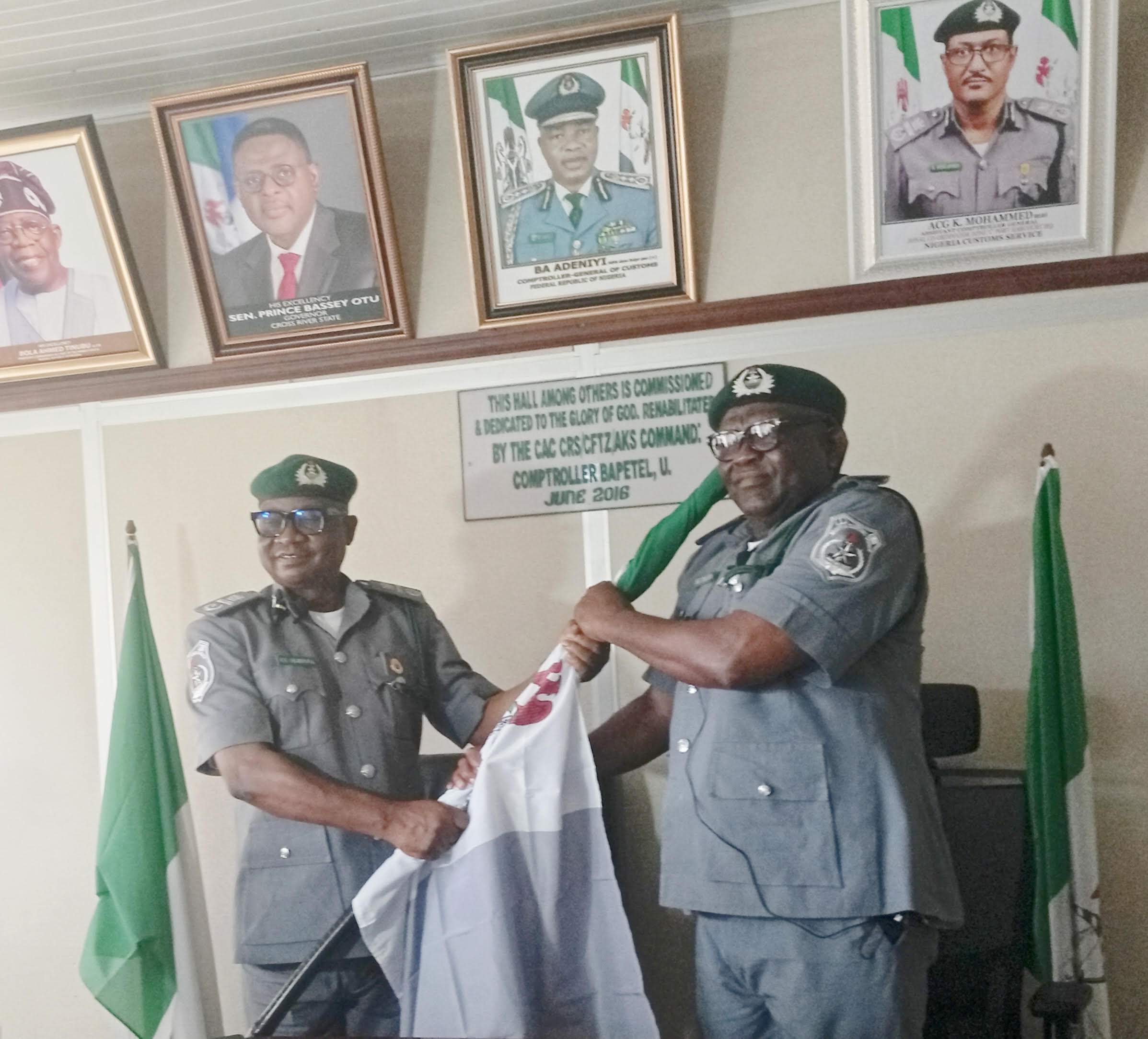L- R: Outgoing Area Comptroller AGC Chukwudi Ogbonna handing over to Compt. Momodu Dauda at the customs house in Calabar