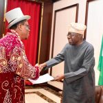 Olalebhu Abureni, HRM Collins Daniel (left) presenting a report to the President Bola Tinubu during the President’s audience with the Ogbia Brotherhood delegation at the Presidential Villa Abuja on Wednesday. Photo State House