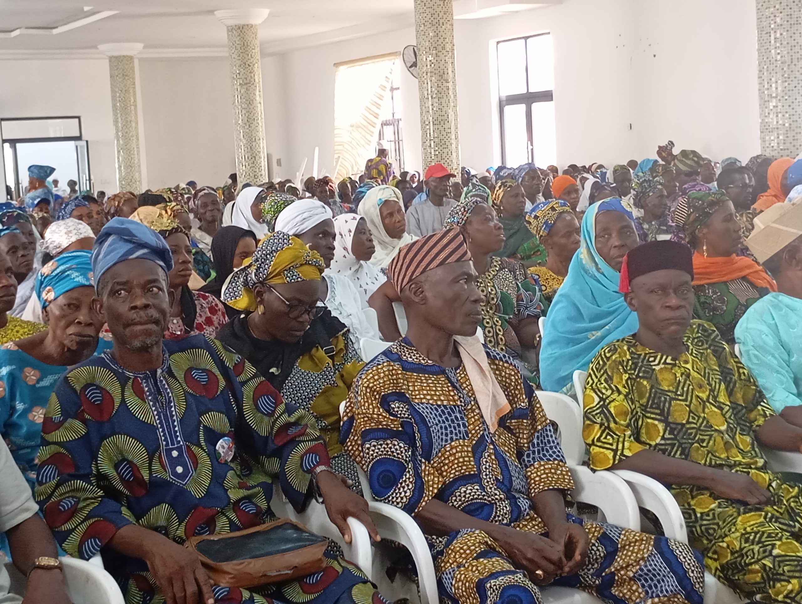 Yuletide: 5,000 households receive food support in Osun