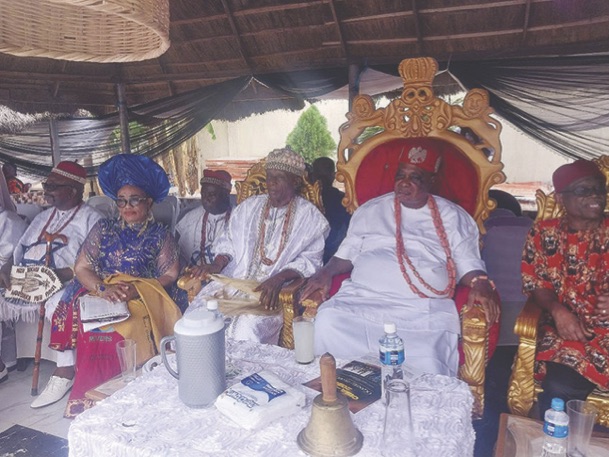 • Dr Anakwenze, Chief Mrs Aguoji, Eze Eri Chukwuemeka Eri and other dignitaries during the festival