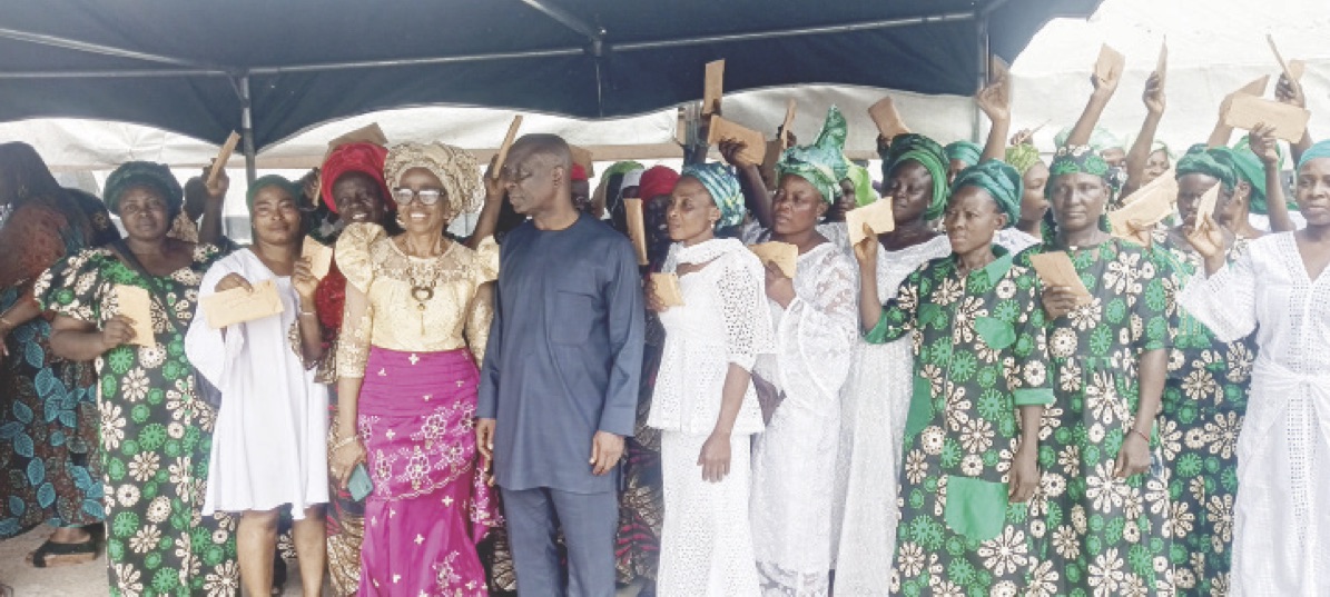 •President of Goldcrest Family Centre Reverend Agatha Chukwura, Chairman of Goldcrest Family Centre,Dr.Seyinde Fadeni and the widows as they displayed their cash gifts at the event.