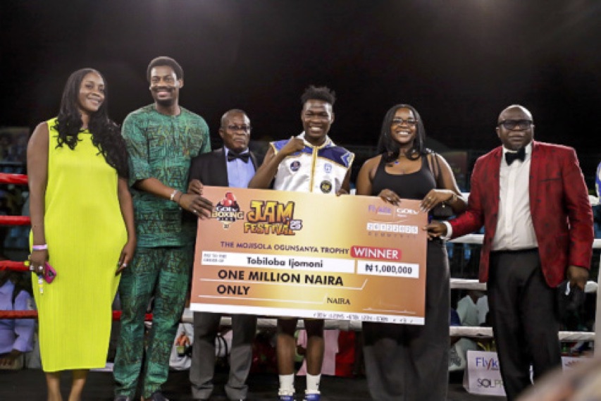 •The “Smiling Assassin” with his Best Boxer of the Night N1m cheque