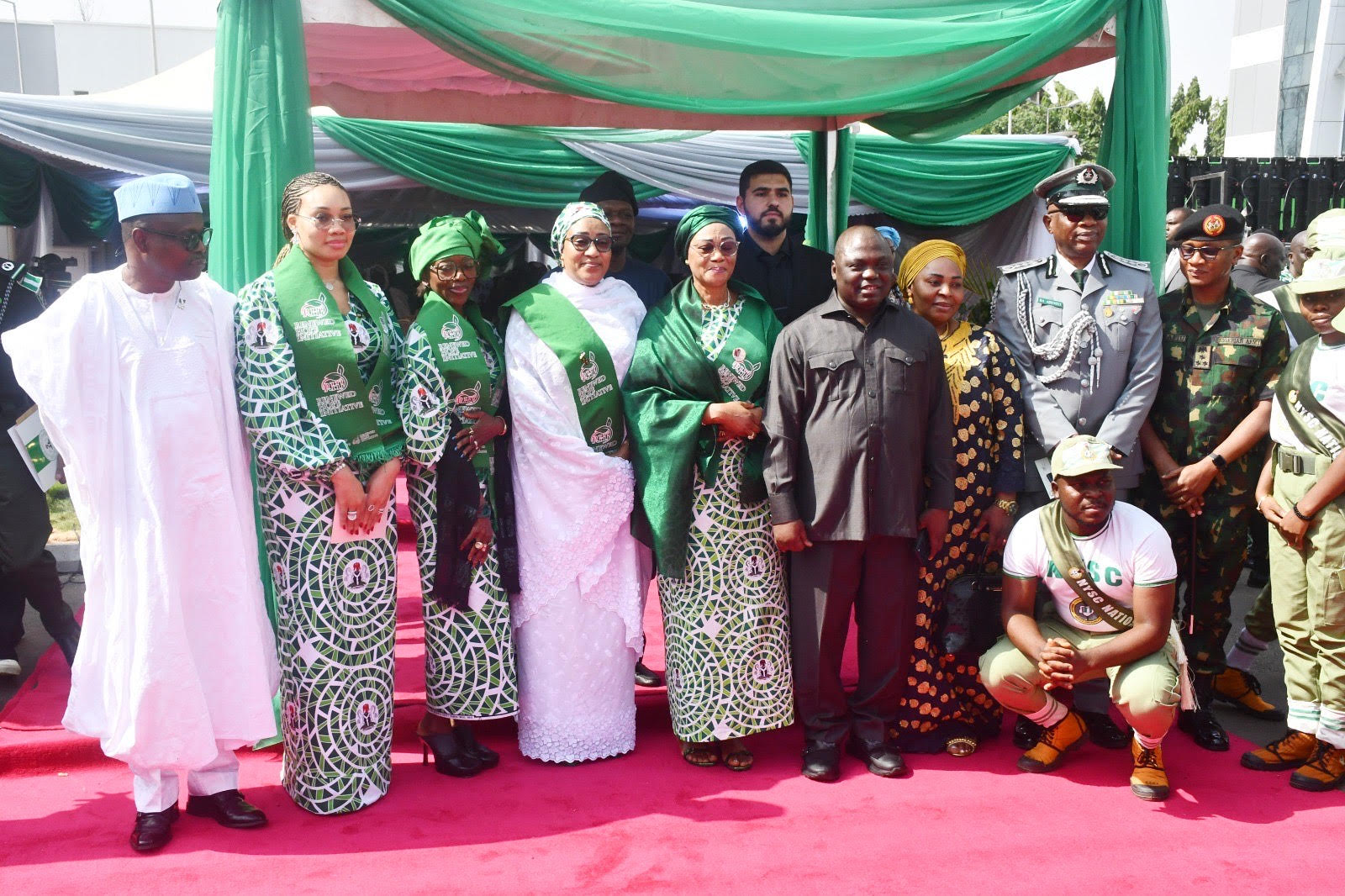 L-R: Minister of State for Health and Social Welfare, Dr. Izaq Salako; Wife of the Imo State Governor, Chioma Uzodimma; Wife of the Chief of Staff to the president, Mrs. Salamatu Gbajabiamila; Wife of the Vice President Hajia Nana Shettima; First Lady of Nigeria Oluremi Tinubu; Taraba State Governor Agbu Kefas; Wife of the Taraba State Governor Angyin Kefas Agbu; Comptroller-General of the Nigeria Custom service, Adewale Adeniyi, and Director General of NYSC, Brig.-Gen. Olakunle Nafiu, During the formal Presentation of Mobile Clinics to the National Youth Service Corps and Taraba State Government Under the Renewed Hope Initiative Health Support Programme (Love on Wheels), held in Abuja on Monday January 26, 2026.