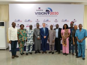 Dangote Refinery MD David Bird (centre)