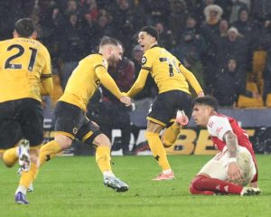 Arsenal collapse at Wolves