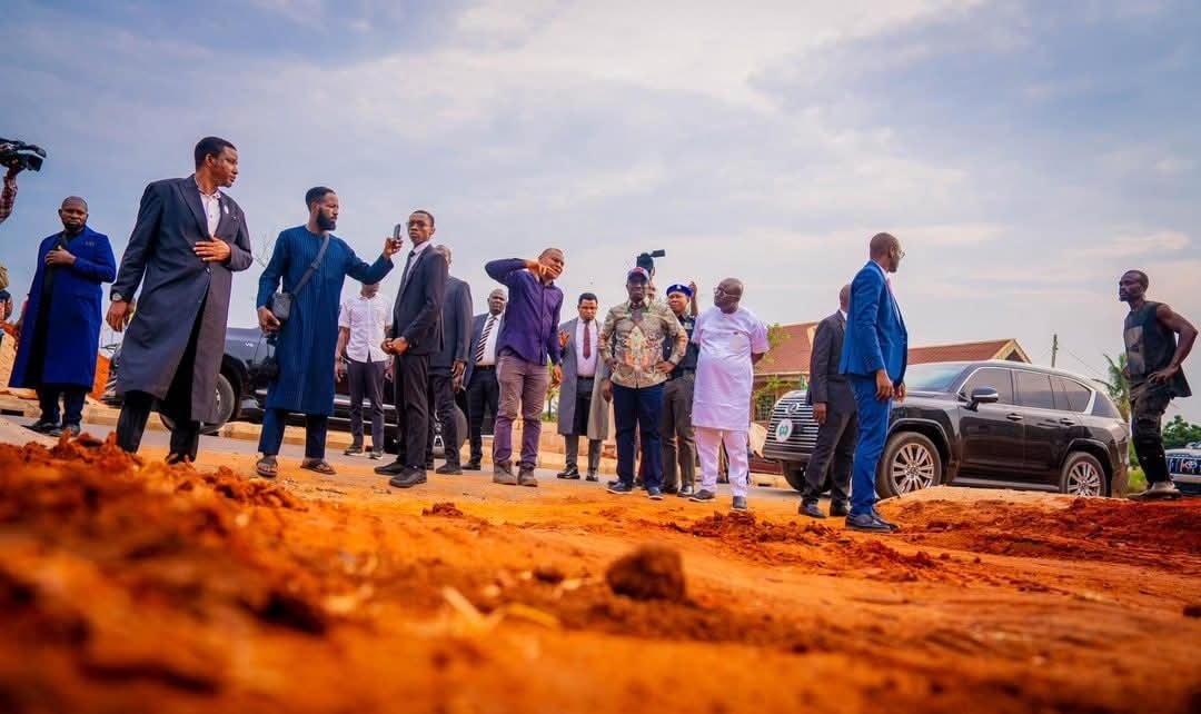 Okpebholo inspects Temboga–Ekiuwa–UNIBEN Road amid cheers