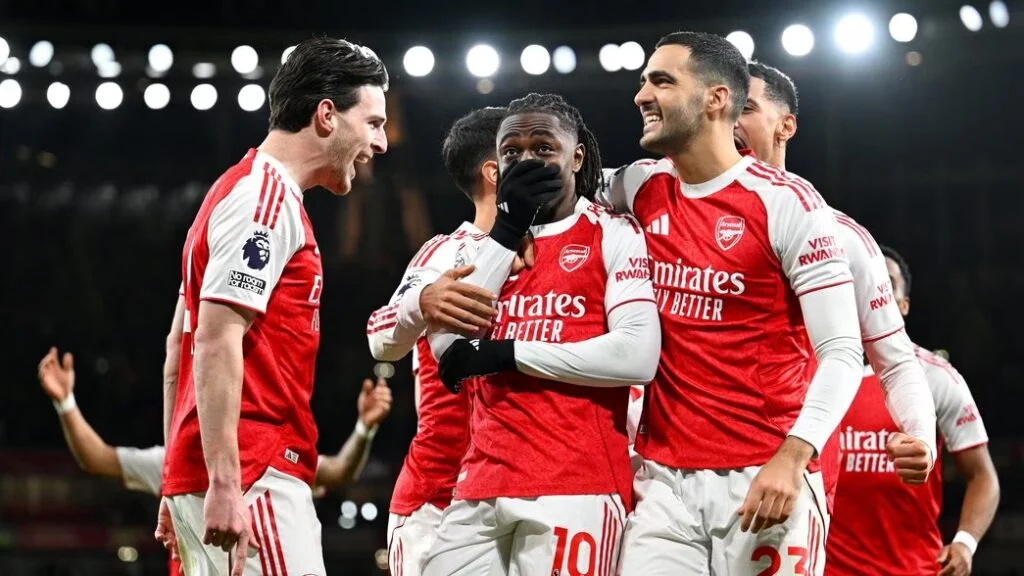 Arsenal crush Spurs 4-1 as Eze double reignites title charge