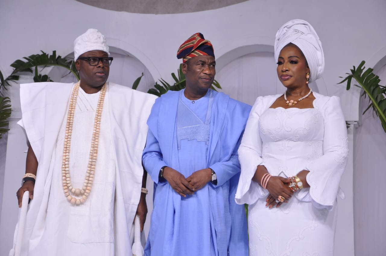 Deputy Governor of Lagos State, Femi Hamzat flanked by  Oniru of Iru Land, Victoria Island, Oba Omogbolahan Lawal, (Abisogun 11) and his wife, Olori Mariam Lawal  at the celebration of five years of Excellence held in his palace.