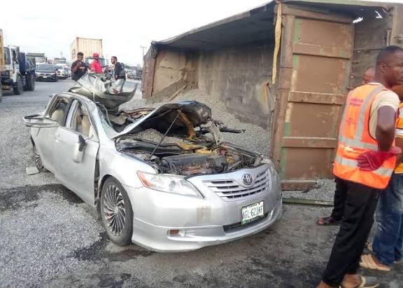 Truck crushes car in Lagos, killing man, injuring wife
