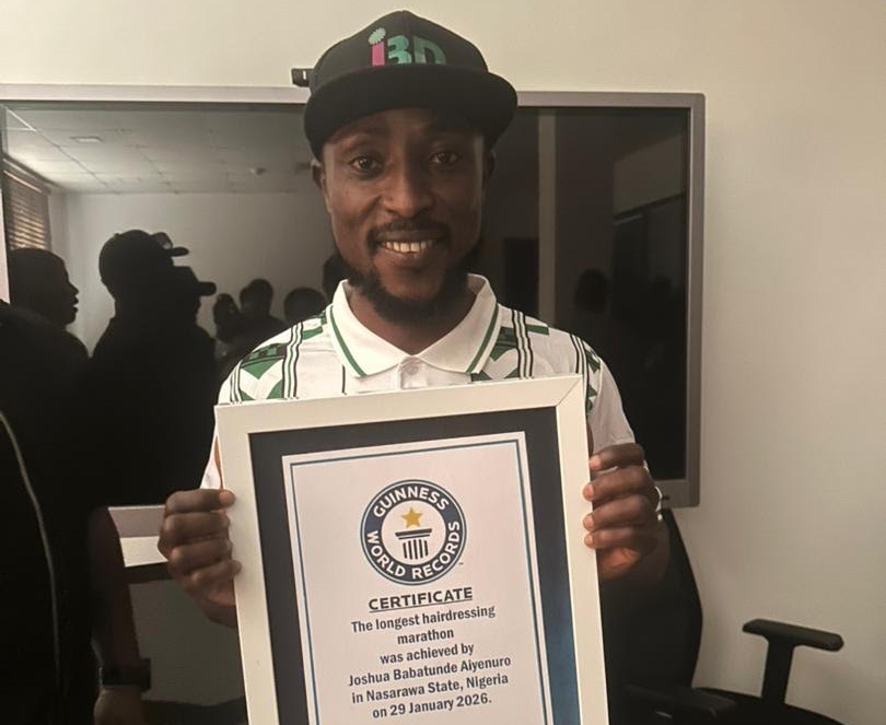 Nigerian barber sets Guinness record