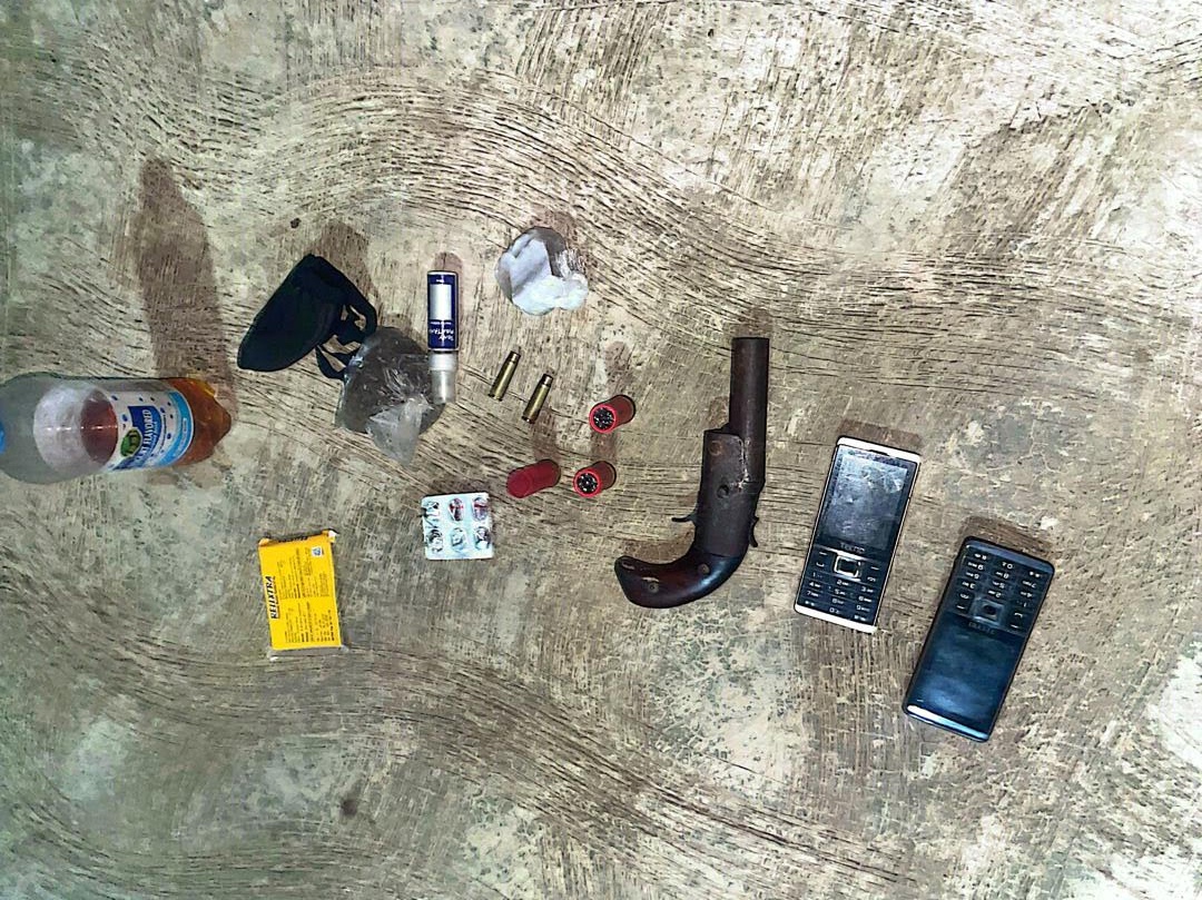 Seized guns and phones by Oyo state police