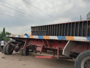 Scores escape death as 40ft container falls at Oke Afa