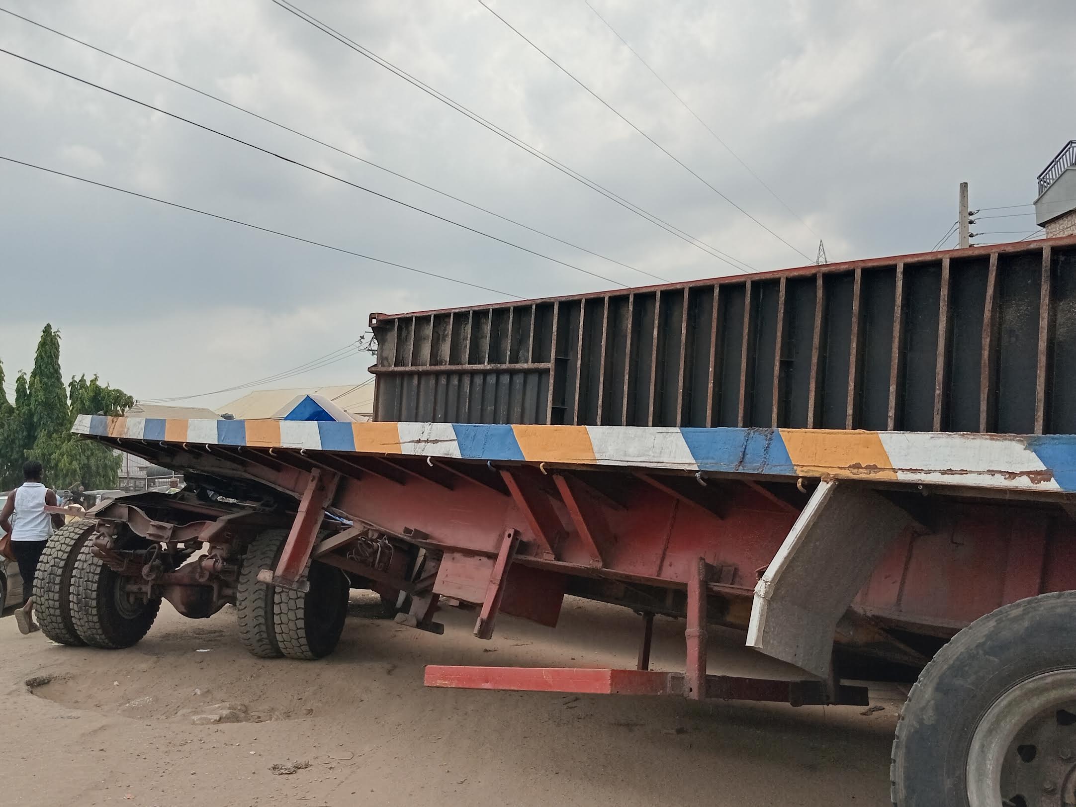Scores escape death as 40ft container falls at Oke Afa