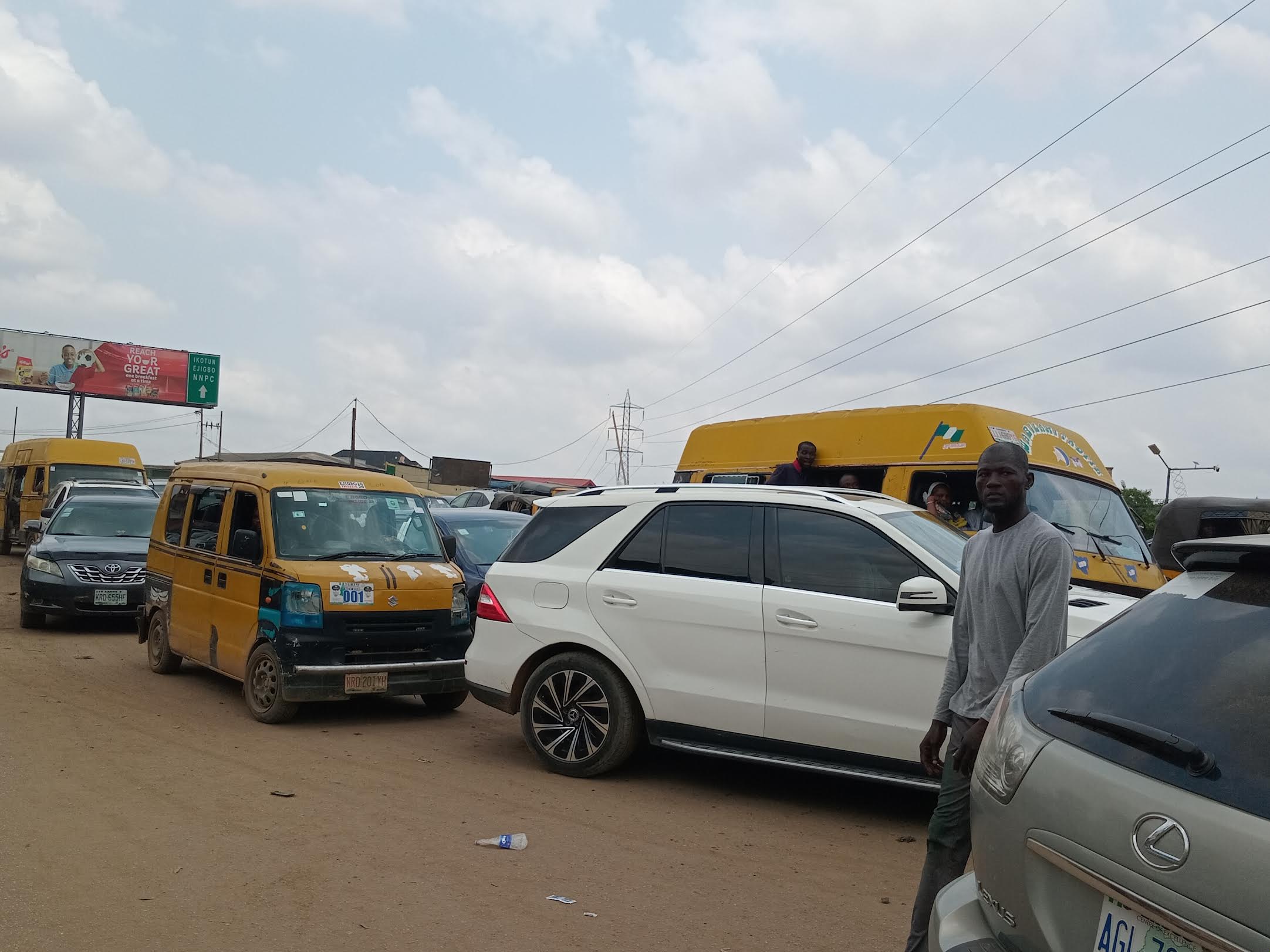 Scores escape death as 40ft container falls at Oke Afa