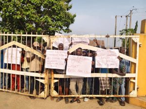 Osogbo residents protest at IBEDC over persistent power outages