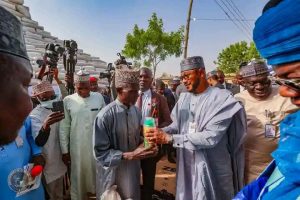 Lawal distributes fertiliser, inputs to dry-season farmers