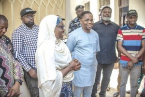 Asemakaha in talks with Abdulaziz during the office inauguration in Makurdi while others look on