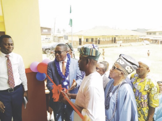 Elder Ojediran; Akeem Olatunji and others at the commissioning