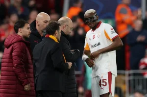 Galatasaray Confirm Osimhen Arm Fracture, Lang Set for Thumb Surgery
