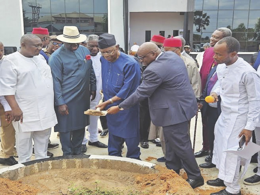 Gen T.Y. Danjuma planting the unity tree at Anyaoku Institute UNIZIK with the Vice Chancellor, Prof Anyaehie and Prof Chancellor Kukoyi
