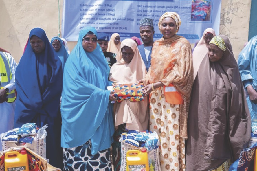 Hajia Idris and NEMA Director General, Hajia Zubaida Umar, distributing relief items to vulnerable people in Birnin Kebbi