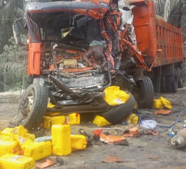 Calabar-Itu highway claims truck driver’s life in head-on collision
