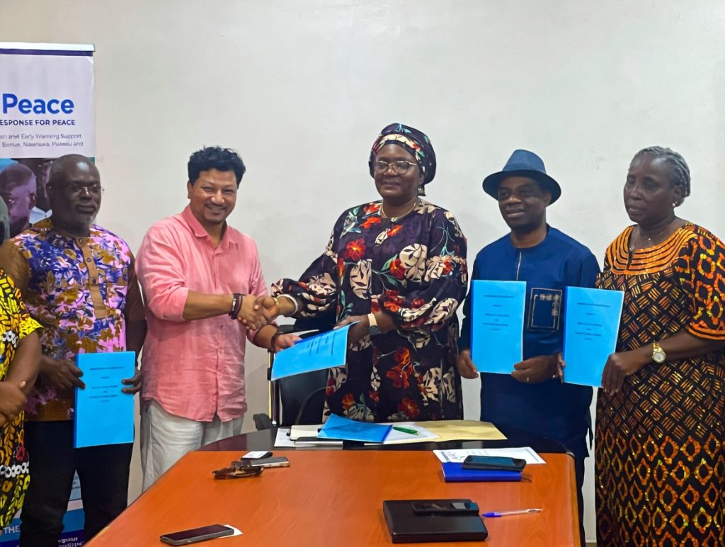 The SSG Benue State, Deborah Aber, African Director, Search For Common Ground, Raj Mulmi, the State Attorney General and Commissioner for Justice, James Ornguga as well as the Director General, BSCPR, Josephine Habba among other Government functionaries.