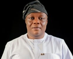 Dr Kamaldeen Adekilekun