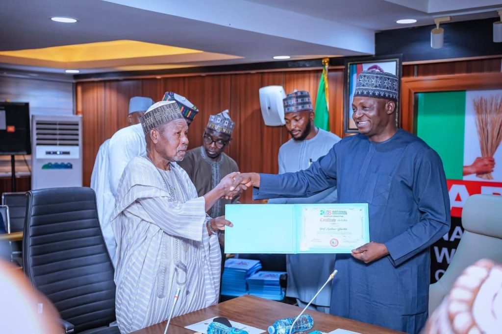 APC NWC members receive certificate of return